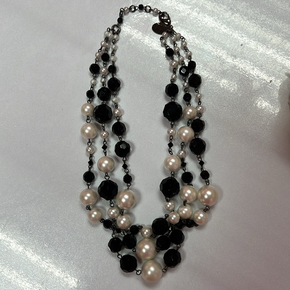 🖤WHITE HOUSE BLACK MARKET PEARL & BLACK 3 STEAND ADJUSTABLE 17” NECKLACE 🖤 - Picture 6 of 14